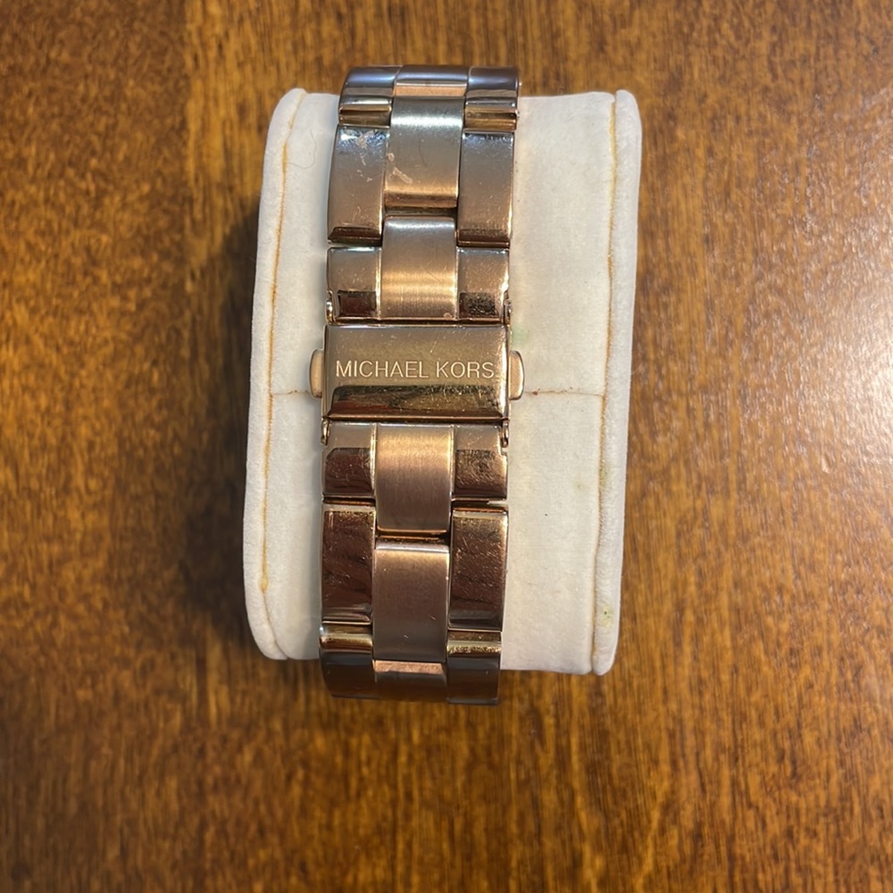 Michael Kors Rose Gold Watch - Picture 3 of 4